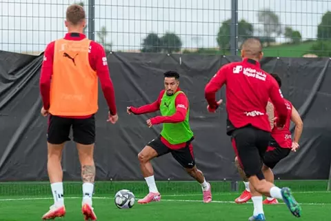 سالم الدوسري يعود لتدريبات الهلال بعد تعافيه من الإصابة